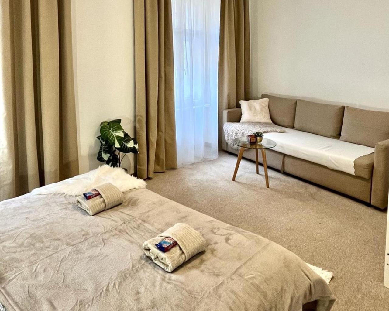 Apartment Lea - Old Town Братислава Екстер'єр фото