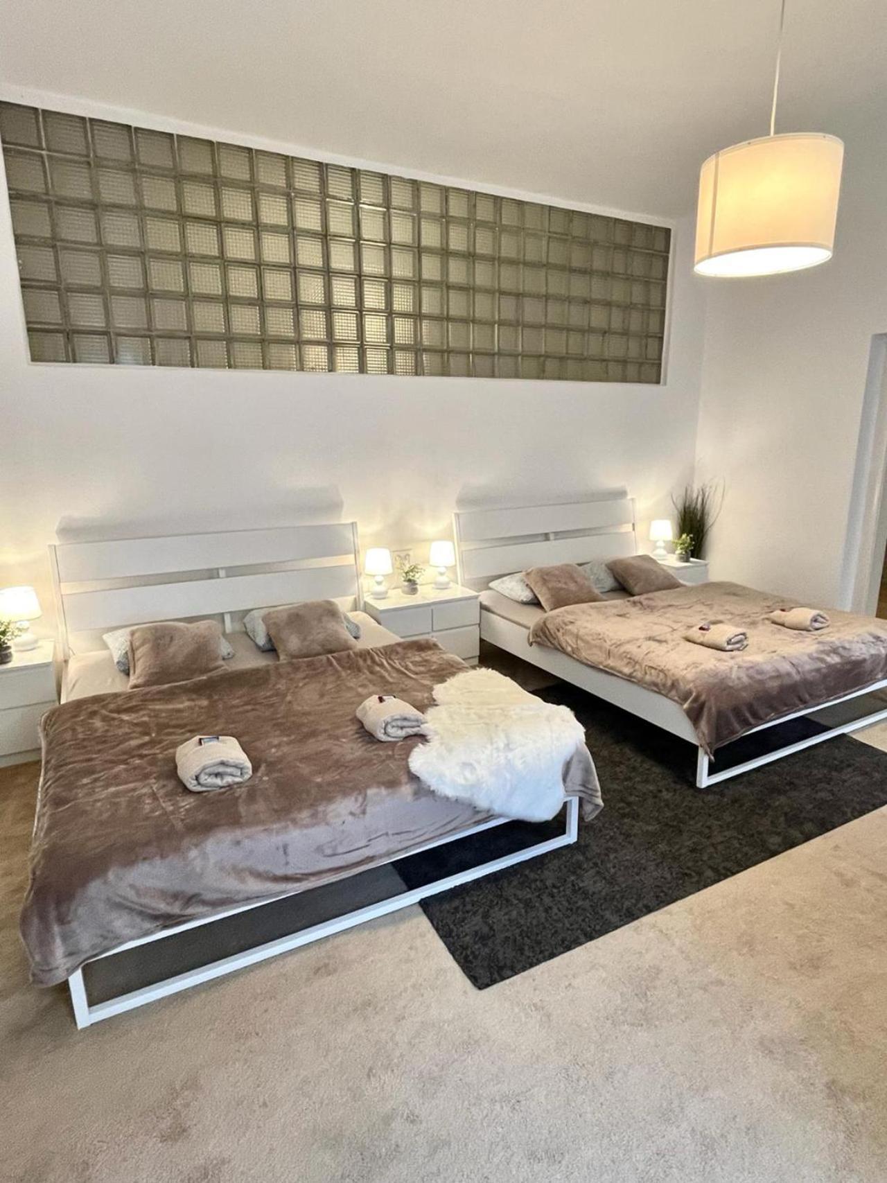 Apartment Lea - Old Town Братислава Екстер'єр фото