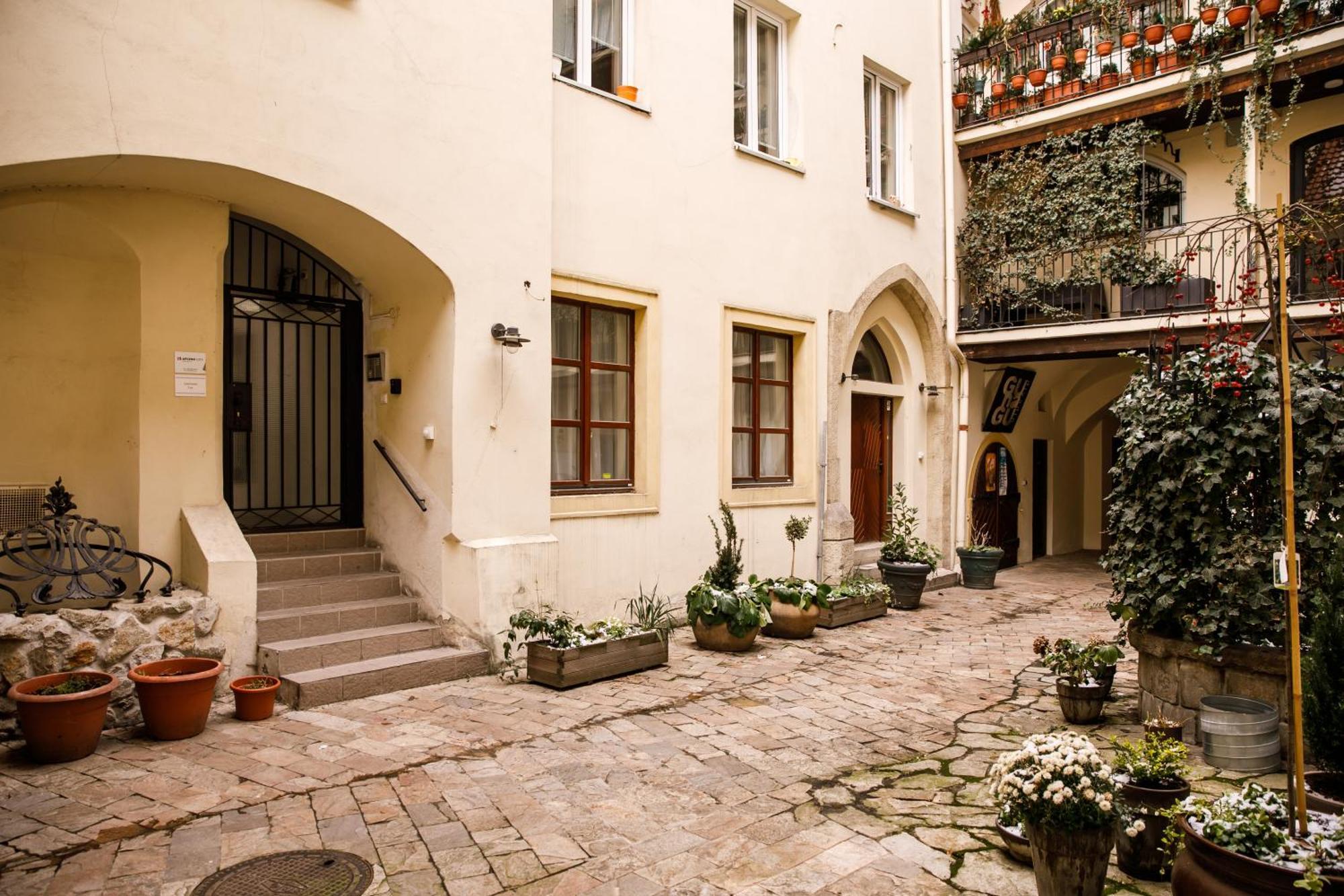 Apartment Lea - Old Town Братислава Екстер'єр фото