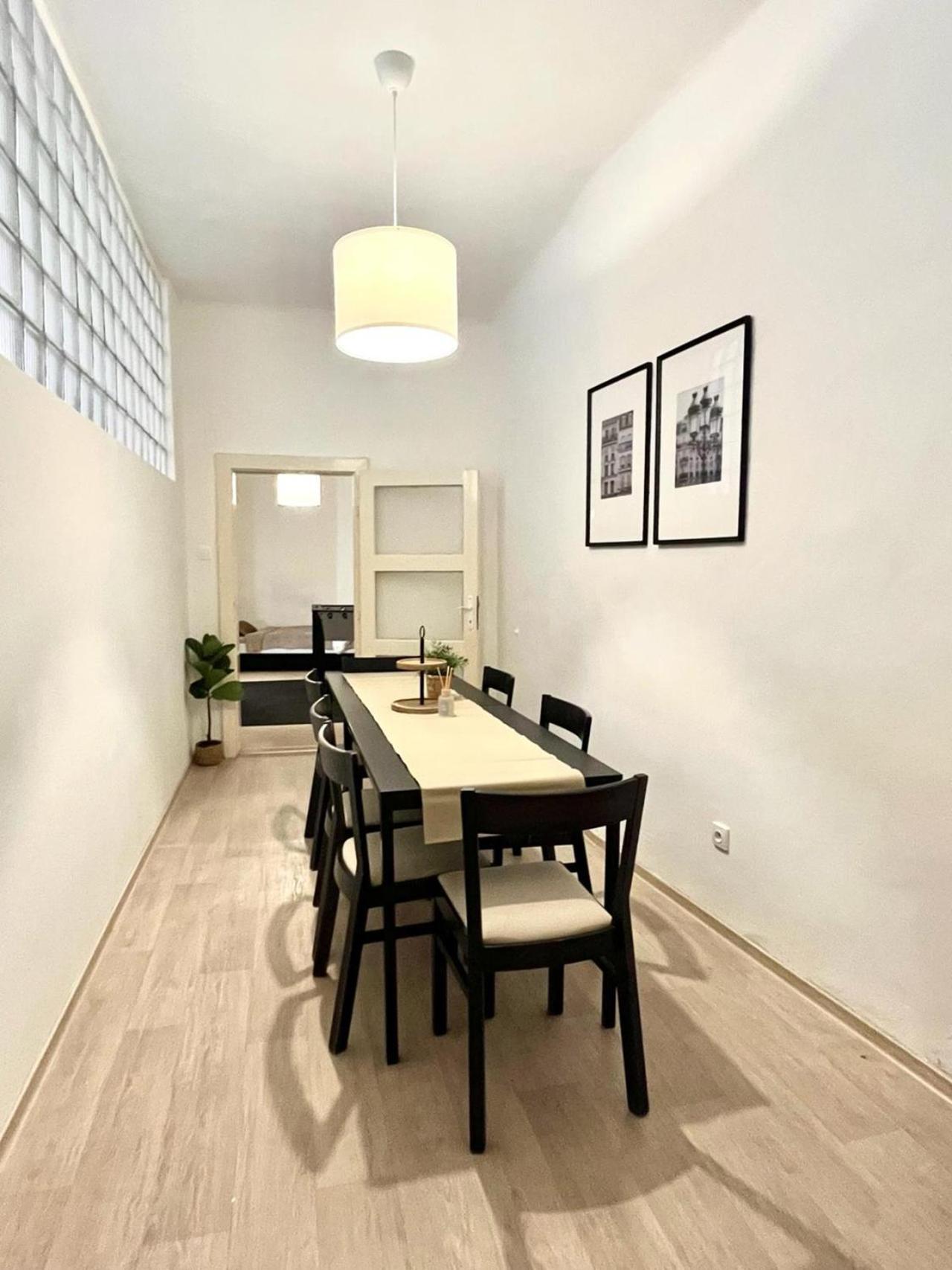 Apartment Lea - Old Town Братислава Екстер'єр фото